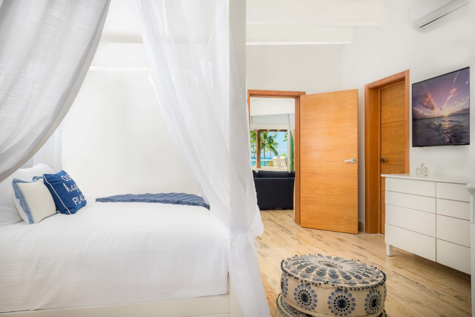 Interior design project by Taize Monteiro and Jallôt Design
